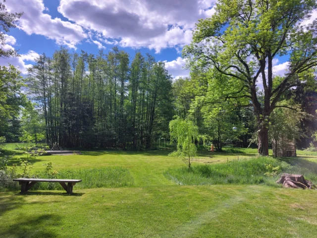 Die letzten Vorbereitungen laufen,
die Wiese ist gemäht, die Markierungen für die über 50 angemeldeten Stände sind gesetzt und das Wetter spielt mit.
 
Alles ist bereit für euren Besuch am Samstag ab 10 Uhr.
Wir freuen uns.