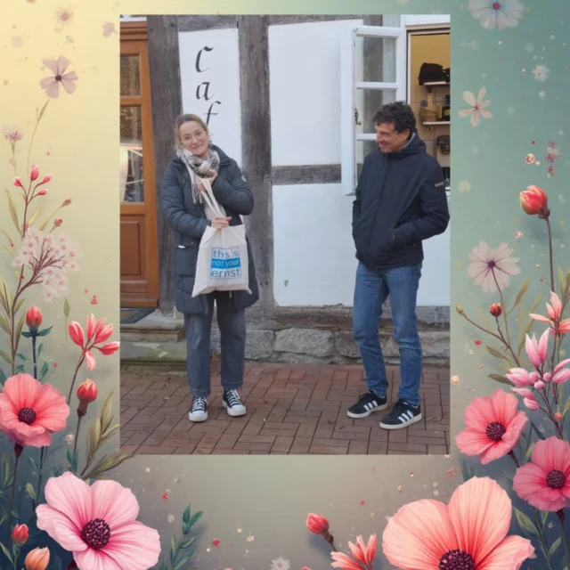 Seit 2007 hat unsere liebe Elke den Hof mit ihrer liebevollen Art bereichert. 
Sie war die gute Seele des Bruchhofs. 
Gestern mussten wir sie schweren Herzens ziehen lassen, sie beginnt einen neuen Lebensabschnitt in ihrer alten Heimat.
Wir wünschen ihr alles Gute und Liebe für ihre Zukunft.