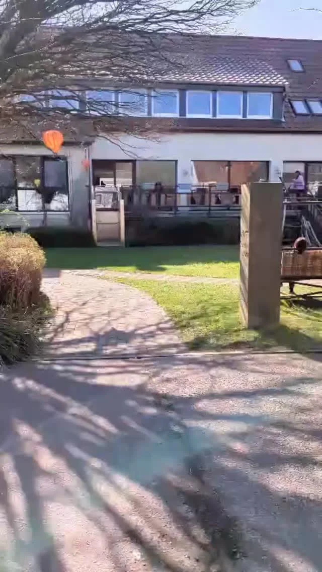 Heute startet ein größeres Projekt,  dass wir schon ein paar Tage und Wochen vorbereiten... 
Eine Roomtour durch das Soziale Haus um euch einen Eindruck und einige Informationen zu präsentieren über die Möglichkeiten,  die die "Marienstraße " zu bieten hat. 
Das Video ist etwas länger geworden,  daher haben wir es auf drei Blöcke aufgeteilt,  die in den kommenden Wochen erscheinen werden.
Wir hoffen,  dass es euch gefällt. 

#gemeinsamgegendepression #gemeinsamgegeneinsam #treff #inklusion #stadthagen