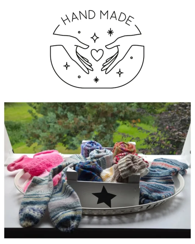 Handgestricke Socken aus der Kreativabteilung des Bruchhofs. 
Alles Gestrickte und Gehäckelte auf den Fotos hier käuflich zu erwerben. 

#handmade #withlove #strickenmachtglücklich #häkelnmachtglücklich 

Ein eingesendetes Bild eines glücklichen Kunden.

Frosch "Jeremy Pascal Fischer " im wohlverdienten Gartenurlaub.